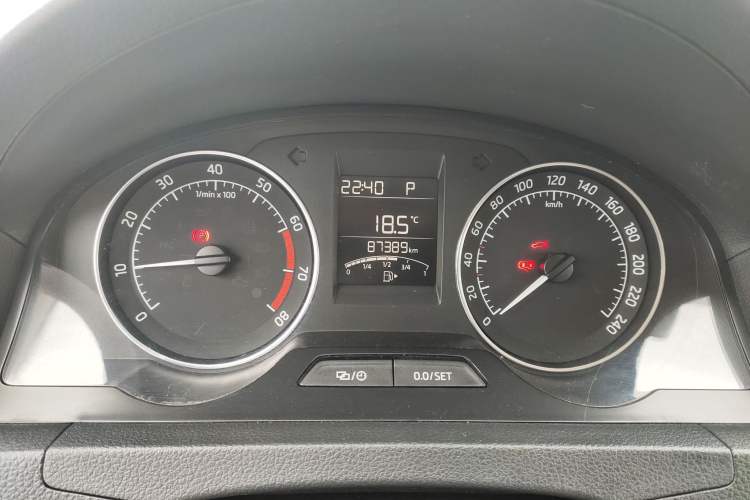 Used Skoda Rapid Spaceback 2016 Revised Version 1.6L Automatic Front-Drive Edition Instrument Cluster