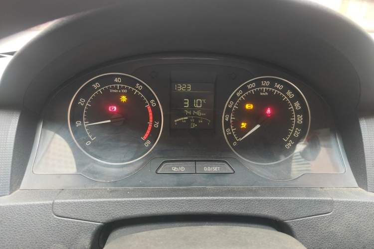 Used Skoda Rapid Spaceback 2016 Revised Version 1.6L Manual Front-Drive Edition Instrument Cluster