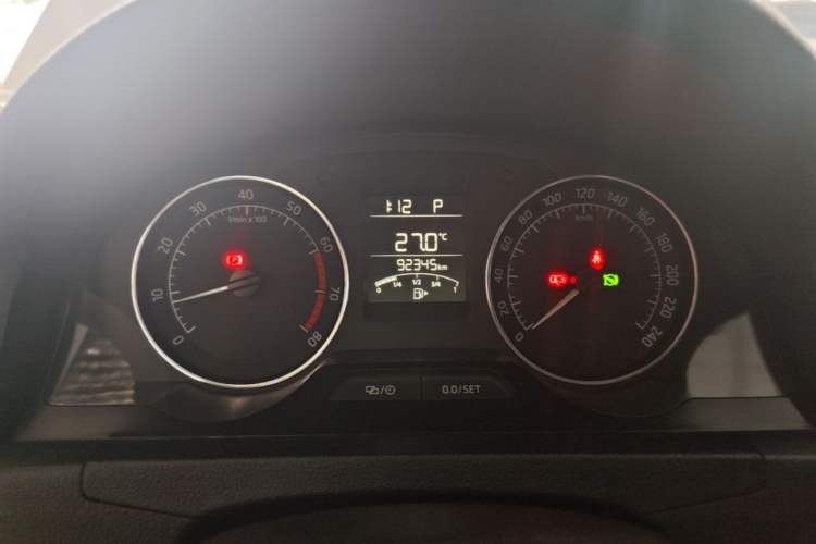 Used Skoda Rapid Spaceback 2016 Revised Version 1.6L Automatic Front-Drive Edition Instrument Cluster