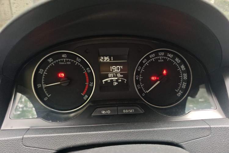 Used Skoda Rapid Spaceback 2016 Revised Version 1.6L Manual Front-Drive Edition Instrument Cluster