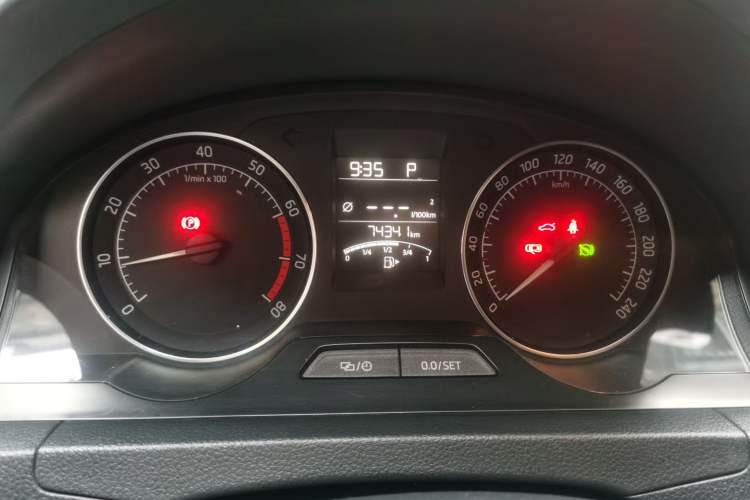 Used Skoda Rapid Spaceback 2016 Revised 1.6L Automatic Chuanxing Version Instrument Cluster
