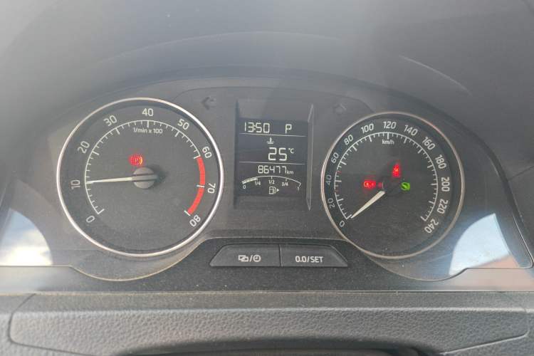Used Skoda Rapid Spaceback 2016 Revised Version 1.6L Automatic Front-Drive Edition Instrument Cluster