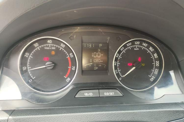 Used Skoda Rapid Spaceback 2016 Revised Version 1.6L Automatic Front-Drive Edition Instrument Cluster