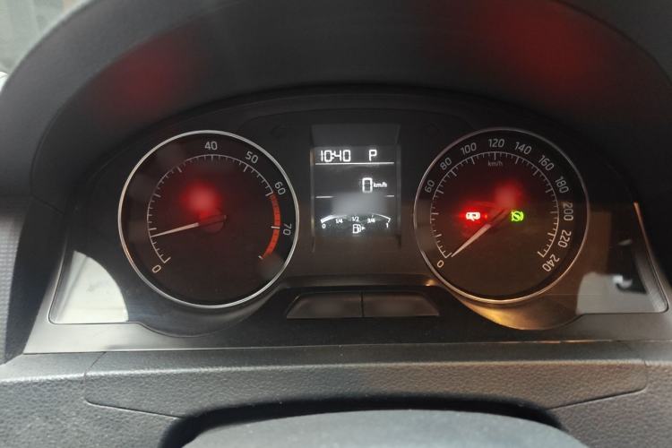 Used Skoda Rapid Spaceback 2016 Revised Version 1.6L Automatic Front-Drive Edition Instrument Cluster