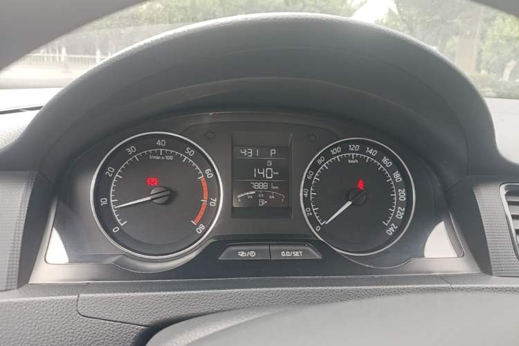 Used Skoda Rapid Spaceback 2016 Revised Version 1.6L Automatic Front-Drive Edition Instrument Cluster