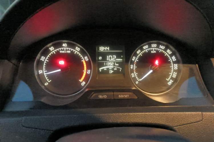 Used Skoda Rapid Spaceback 2016 1.6L Manual Front-Wheel-Drive Version Instrument Cluster