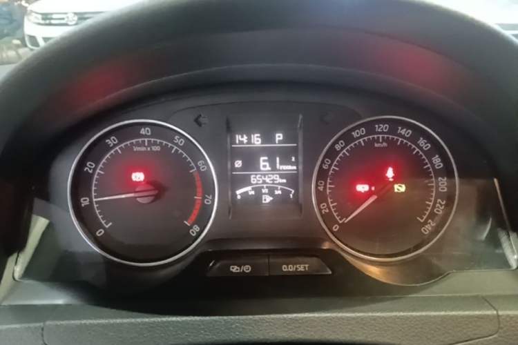 Used Skoda Rapid Spaceback 2016 Revised Version 1.6L Automatic Front-Drive Edition Instrument Cluster