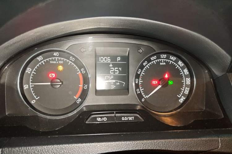 Used Skoda Rapid Spaceback 2016 Revised Version 1.6L Automatic Front-Drive Edition Instrument Cluster