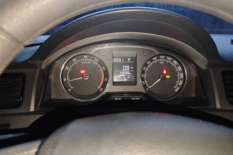 Used Skoda Rapid Spaceback 2016 Revised Version 1.6L Automatic Front-Drive Edition Instrument Cluster