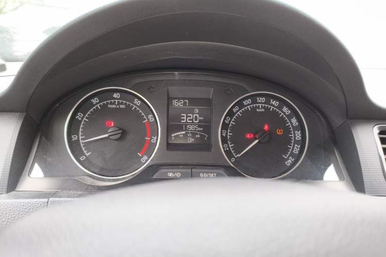 Used Skoda Rapid Spaceback 2016 Revised Version 1.4L Manual Front-Drive Edition Instrument Cluster