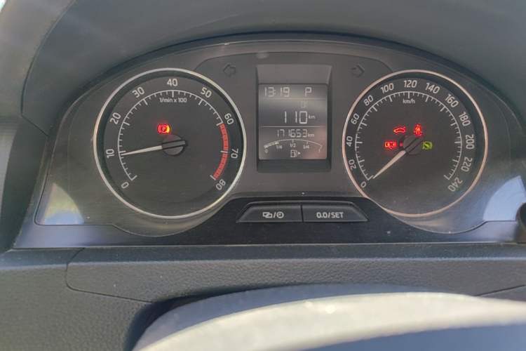 Used Skoda Rapid Spaceback 2016 Revised Version 1.6L Automatic Front-Drive Edition Instrument Cluster