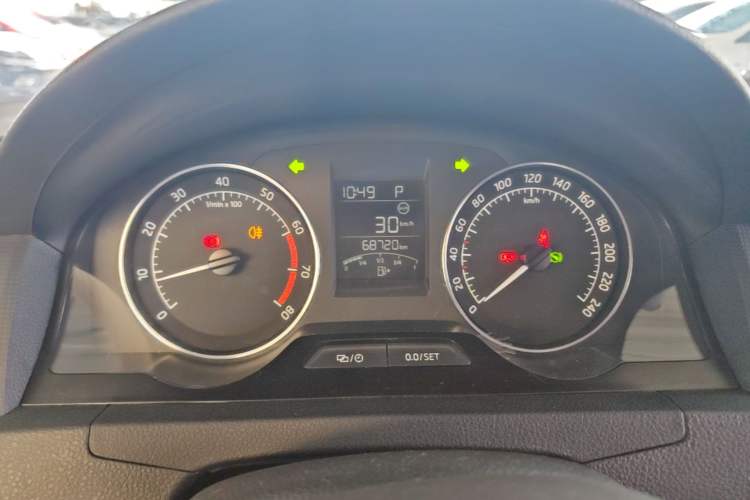 Used Skoda Rapid Spaceback 2016 Revised Version 1.6L Automatic Front-Drive Edition Instrument Cluster