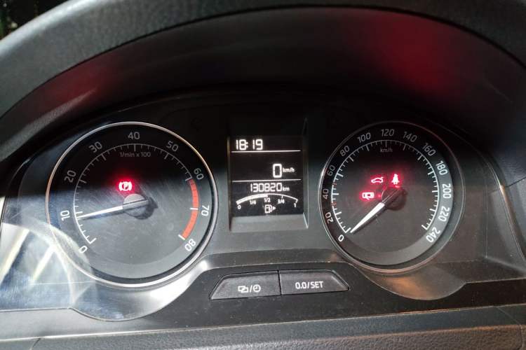 Used Skoda Rapid Spaceback 2016 1.6L Manual Front-Wheel-Drive Version Instrument Cluster