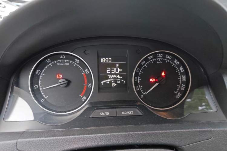 Used Skoda Rapid Spaceback 2016 Revised Version 1.4L Manual Front-Drive Edition Instrument Cluster