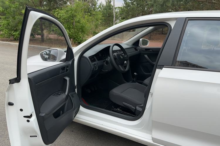 Used Skoda Rapid Spaceback 2016 Revised Version 1.4L Manual Front-Drive Edition Interior 1