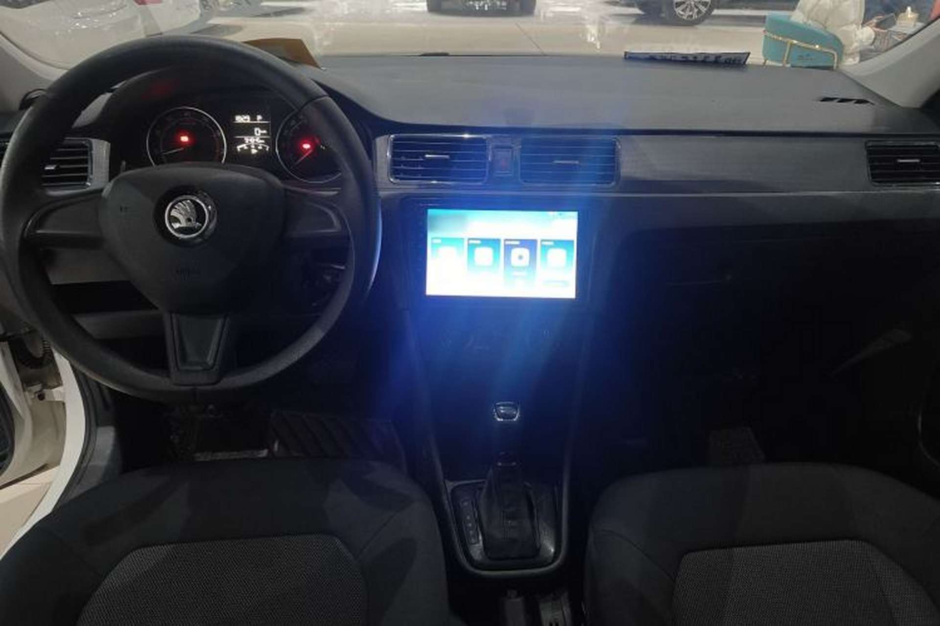 Used Skoda Rapid Spaceback 2016 Revised Version 1.6L Automatic Front-Drive Edition Interior 2
