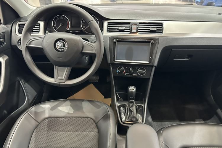 Used Skoda Rapid Spaceback 2016 Revised 1.6L Automatic Chuanxing Version Interior 2