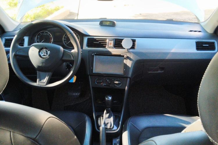 Used Skoda Rapid Spaceback 2016 Revised 1.6L Automatic Chuanxing Version Interior 2