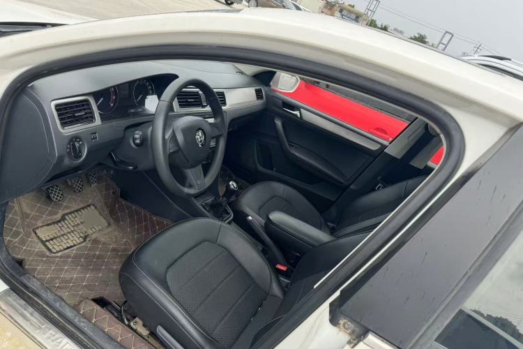 Used Skoda Rapid Spaceback 2016 Revised 1.6L Manual Chuanxing Edition Interior 2