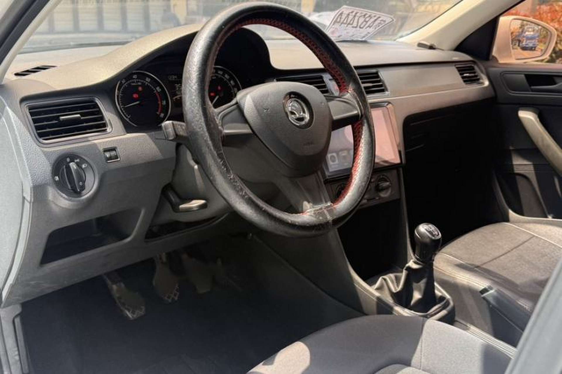 Used Skoda Rapid Spaceback 2016 Revised Version 1.6L Manual Front-Drive Edition Interior 2