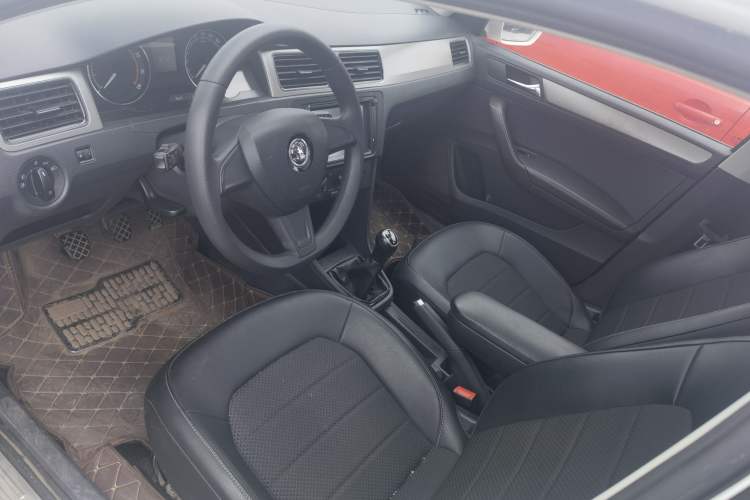 Used Skoda Rapid Spaceback 2016 Revised 1.6L Manual Chuanxing Edition Interior 3
