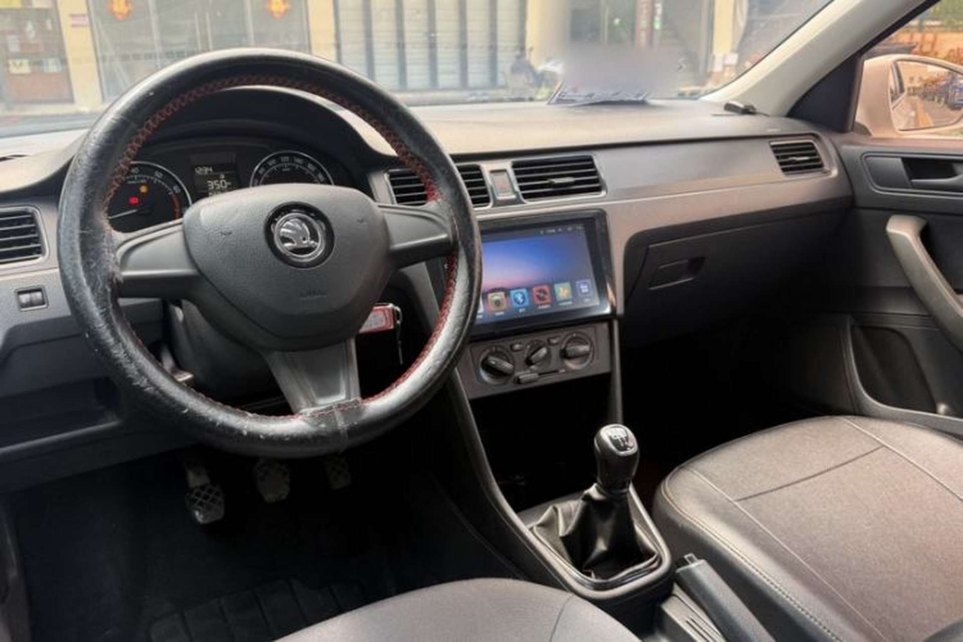 Used Skoda Rapid Spaceback 2016 Revised Version 1.6L Manual Front-Drive Edition Interior 3