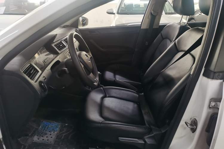 Used Skoda Rapid Spaceback 2016 Revised Version 1.4L Manual Front-Drive Edition Interior 4