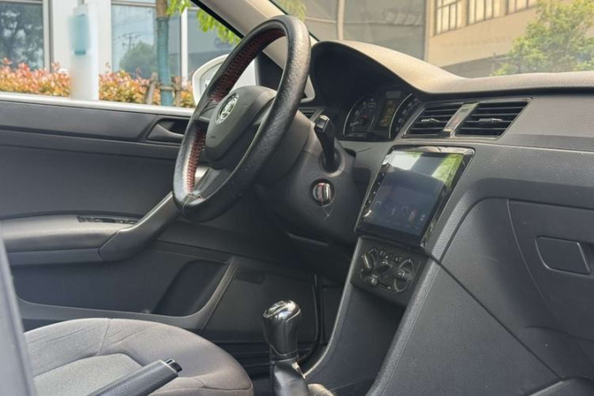 Used Skoda Rapid Spaceback 2016 Revised Version 1.6L Manual Front-Drive Edition Interior 4