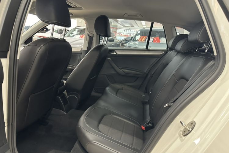 Used Skoda Rapid Spaceback 2016 Revised 1.6L Automatic Chuanxing Version Interior 5