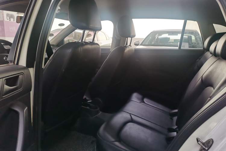 Used Skoda Rapid Spaceback 2016 Revised Version 1.4L Manual Front-Drive Edition Interior 5
