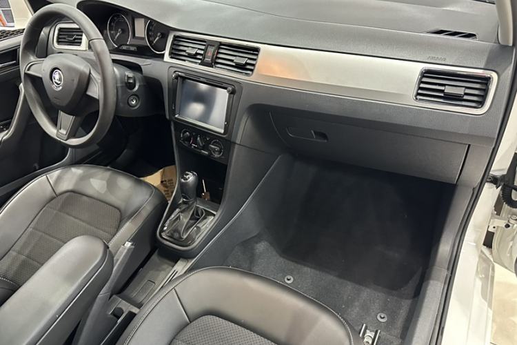 Used Skoda Rapid Spaceback 2016 Revised 1.6L Automatic Chuanxing Version Interior 6