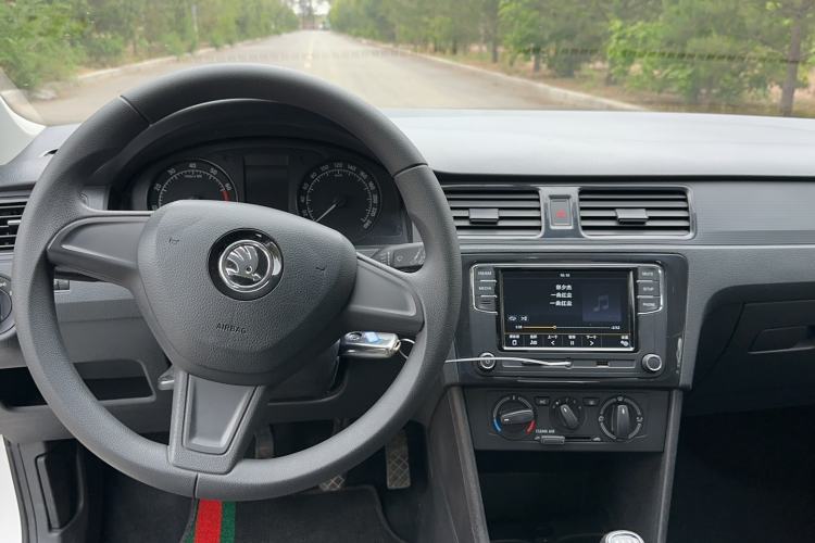 Used Skoda Rapid Spaceback 2016 Revised Version 1.4L Manual Front-Drive Edition Interior 8