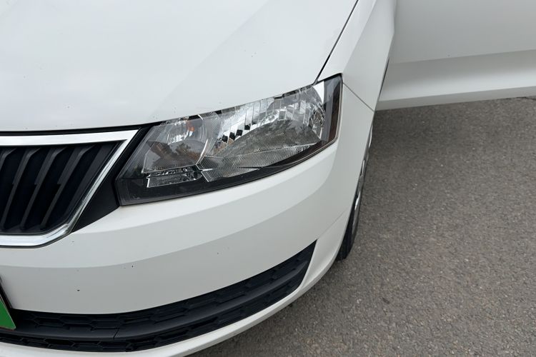 Used Skoda Rapid Spaceback 2016 Revised Version 1.4L Manual Front-Drive Edition Interior 9