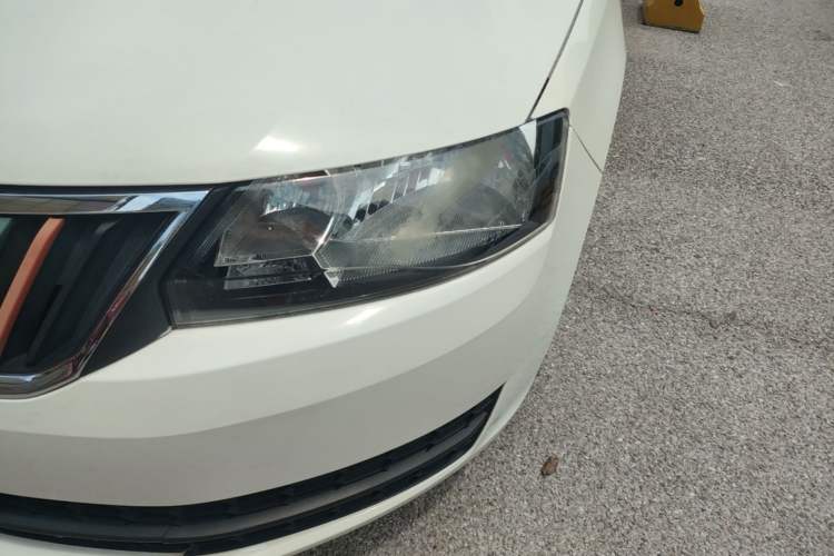 Used Skoda Rapid Spaceback 2016 Revised Version 1.6L Automatic Front-Drive Edition Left Front Headlight