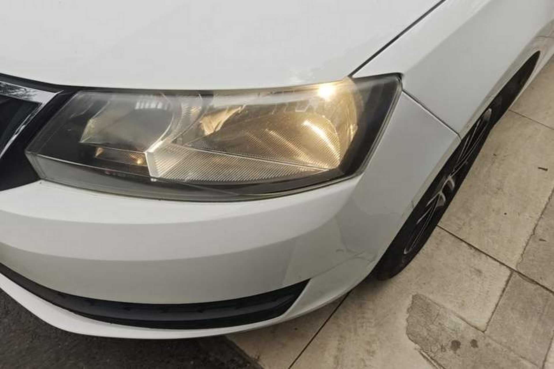 Used Skoda Rapid Spaceback 2016 Revised Version 1.6L Automatic Front-Drive Edition Left Front Headlight