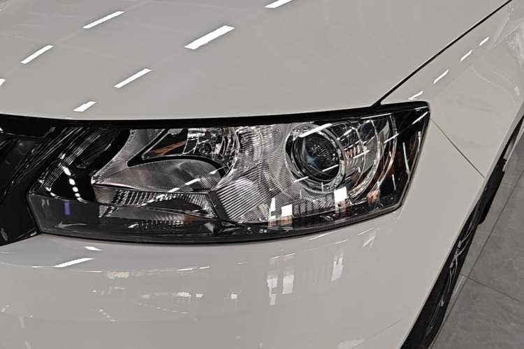 Used Skoda Rapid Spaceback 2016 Revised 1.6L Automatic Smart Drive Version Left Front Headlight