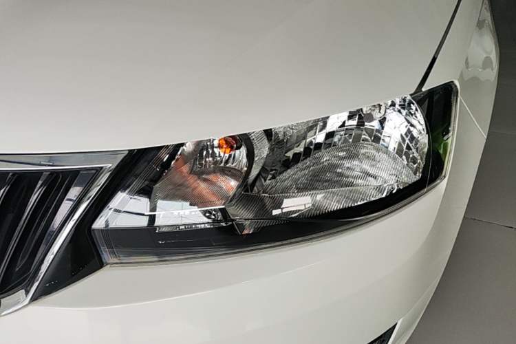 Used Skoda Rapid Spaceback 2016 Revised 1.6L Automatic Chuanxing Version Left Front Headlight