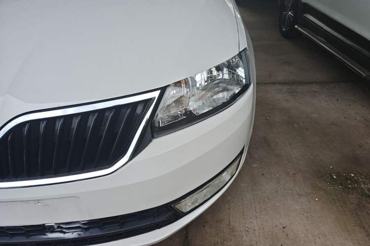 Used Skoda Rapid Spaceback 2016 Revised 1.6L Automatic Chuanxing Version Left Front Headlight