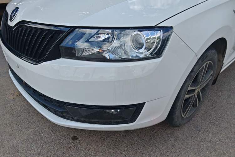 Used Skoda Rapid Spaceback 2016 Revised 1.6L Automatic Smart Drive Version Left Front Headlight