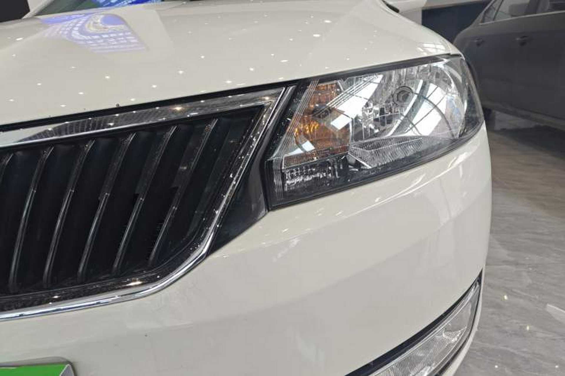 Used Skoda Rapid Spaceback 2016 1.6L Manual Trend Edition Left Front Headlight