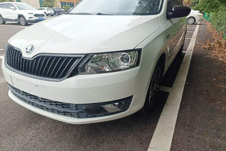 Used Skoda Rapid Spaceback 2016 1.6L Automatic Smart Drive Edition Left Front Headlight