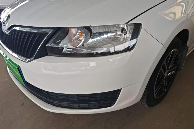 Used Skoda Rapid Spaceback 2016 Revised Version 1.6L Automatic Front-Drive Edition Left Front Headlight