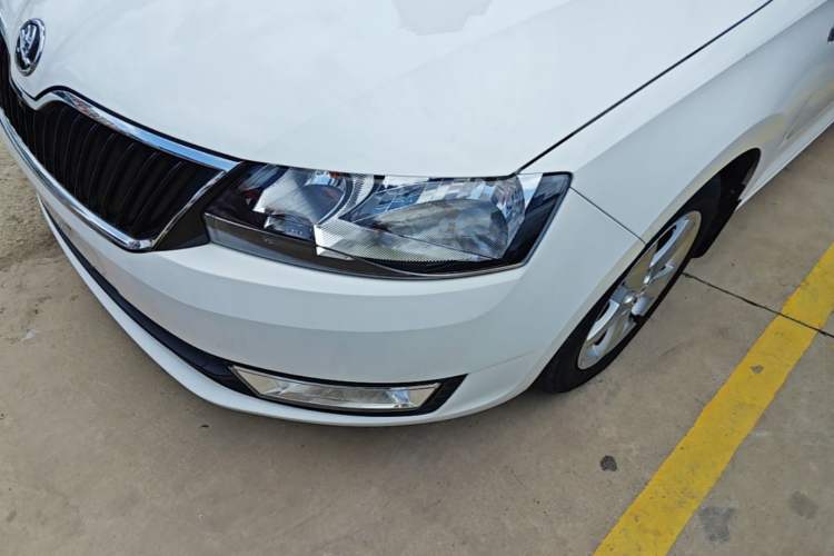 Used Skoda Rapid Spaceback 2016 Revised 1.6L Automatic Chuanxing Version Left Front Headlight