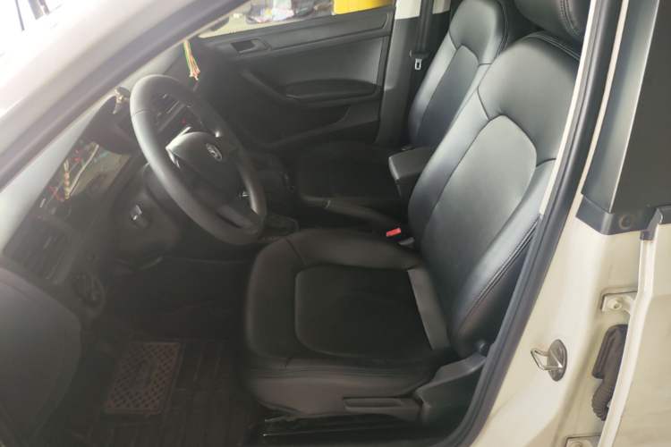 Used Skoda Rapid Spaceback 2016 1.6L Automatic Front-Wheel Drive Model Left Front Seat