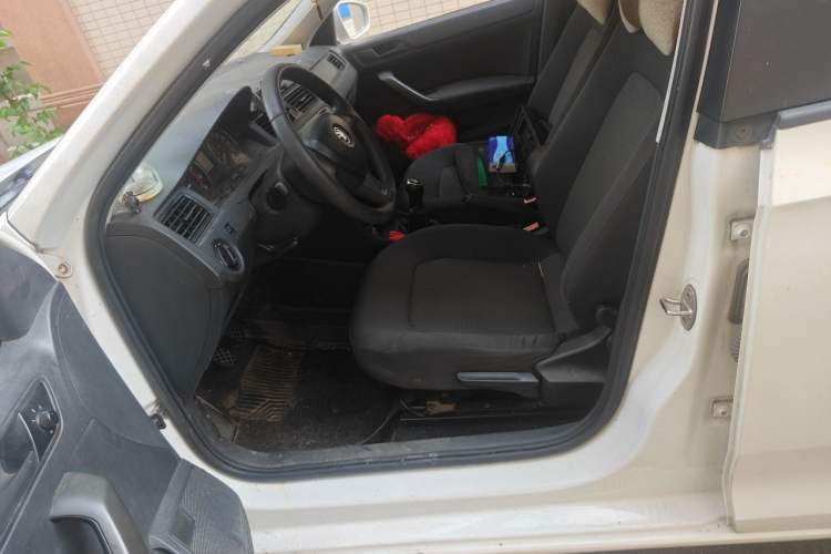 Used Skoda Rapid Spaceback 2016 Revised Version 1.6L Manual Front-Drive Edition Left Front Seat
