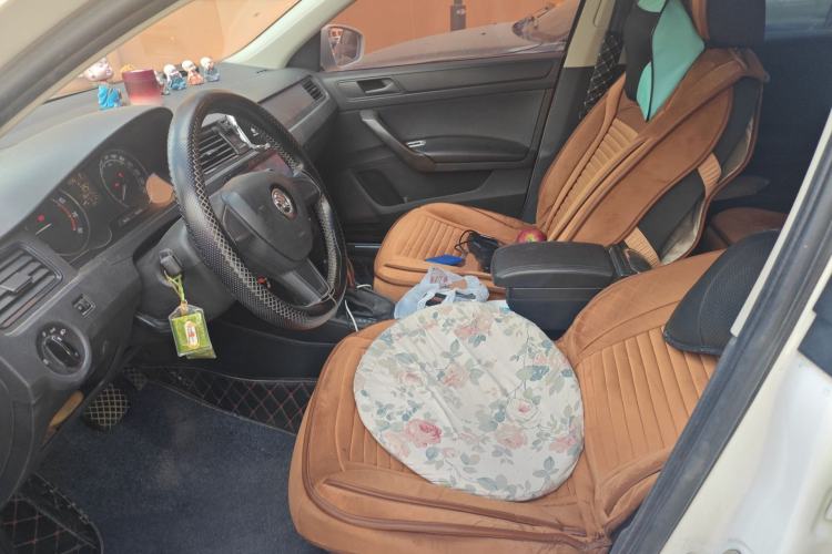 Used Skoda Rapid Spaceback 2016 Revised Version 1.6L Automatic Front-Drive Edition Left Front Seat