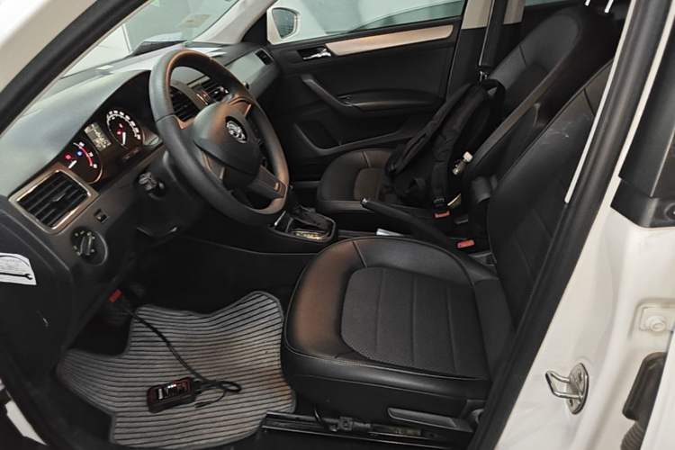 Used Skoda Rapid Spaceback 2016 Revised 1.6L Automatic Chuanxing Version Left Front Seat