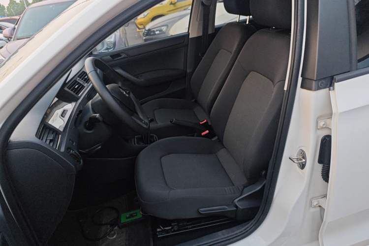 Used Skoda Rapid Spaceback 2016 Revised Version 1.4L Manual Front-Drive Edition Left Front Seat