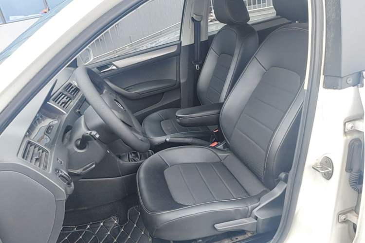 Used Skoda Rapid Spaceback 2016 Revised 1.6L Manual Chuanxing Edition Left Front Seat