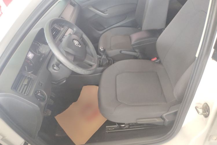 Used Skoda Rapid Spaceback 2016 Revised Version 1.4L Manual Front-Drive Edition Left Front Seat
